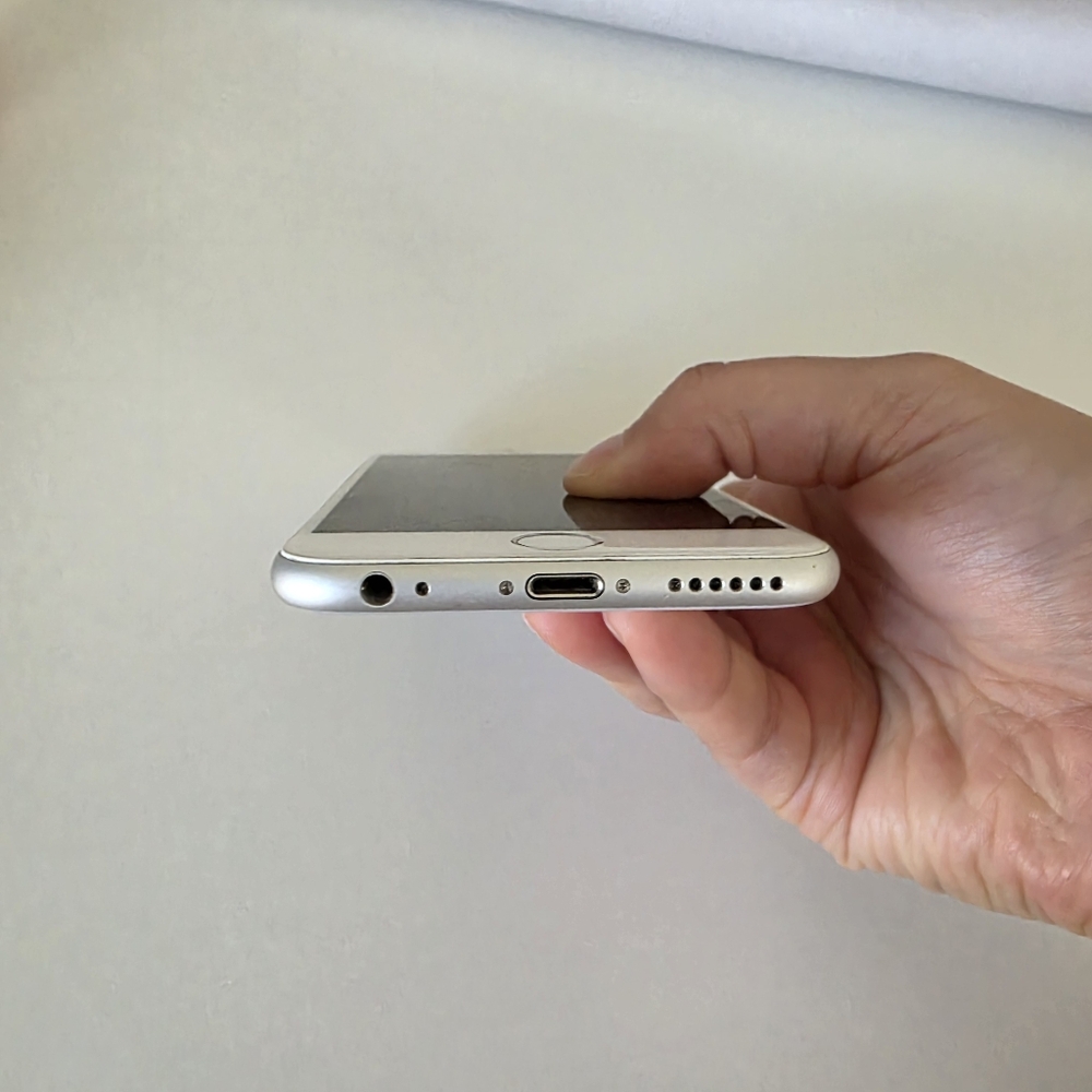 Apple iPhone 6S 32GB SILVER (UNLOCKED) - Picture 7 of 8